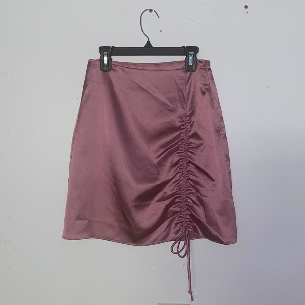 mini skirt that cinches on one side, beautiful and looks great to wear out
